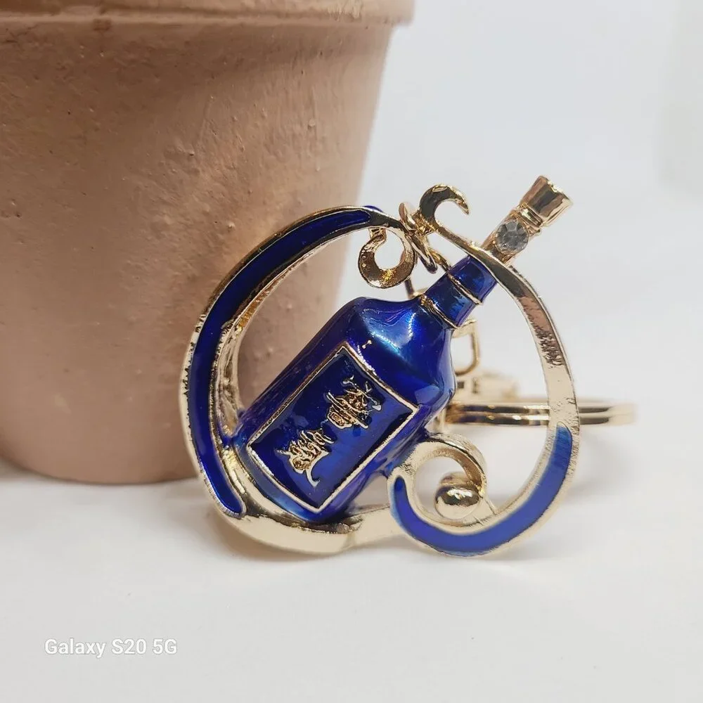 Unbranded Metal Wine Bottle Holder Keychain Blue & Gold Unisex NWOT‎ Evening